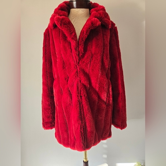 MINKPINK reddish pink (burgundy) soft, textured faux fur coat. XS - Picture 1 of 12